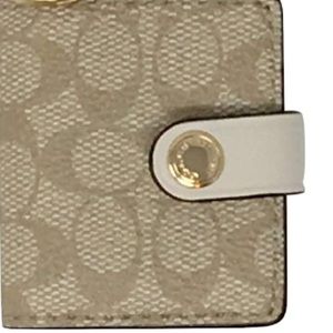 NIP RARE RET Coach Signature PVC Photo Keychain Purse Charm Khaki White F61848